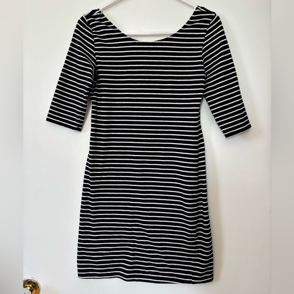 🎉4/30$🎉 Garage Striped Black & White Mini Dress – Size M 🤍 - Picture 1 of 5
